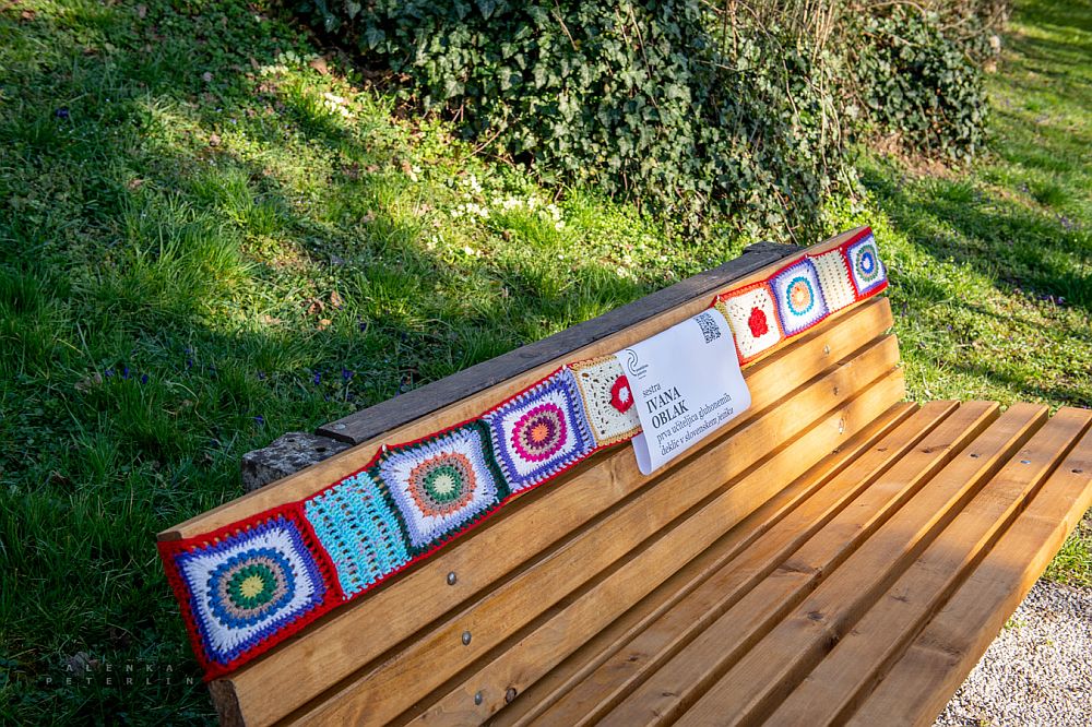 Z začasnimi instalacijami so opozorili na potrebo po spominjanju na zaslužne ženske z obeležji v javnih prostorih. (Foto: Alenka Peterlin)