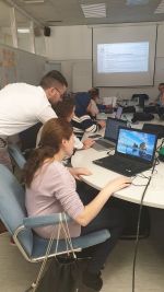 Rrezarta o Zmorem sama: »Zdaj si lahko sama naredim obleko!«